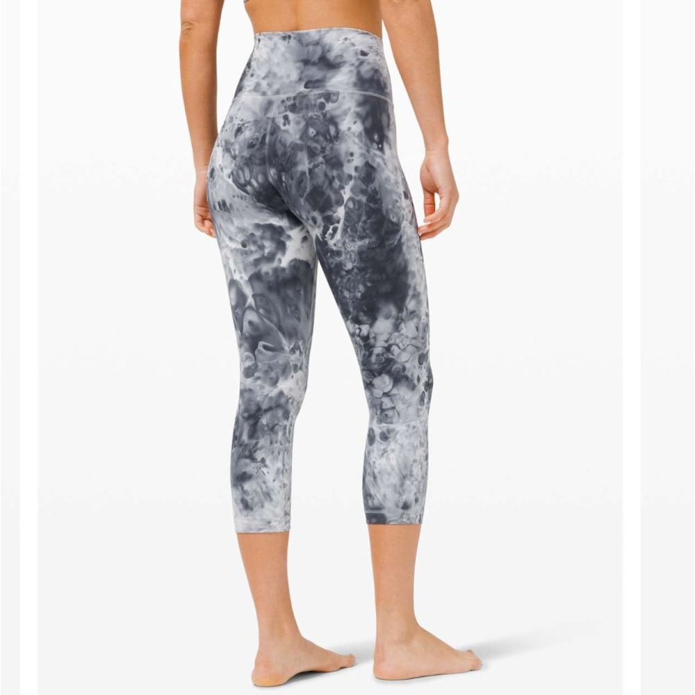 Lululemon Wunder Under Marble Dye High Rise Crop 212" Size 2 Marble Dye Navy EUC